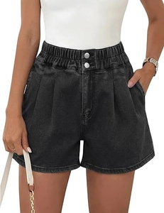 Dettaglio degli shorts in denim a vita alta elastica in nero lavato con doppi bottoni
