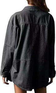 Vista posteriore di una camicia oversize in denim grigio scuro con cuciture a contrasto