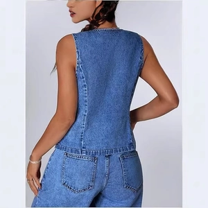 Ensemble gilet en jean cintré et pantalon bleu pour femme, vue latérale et arrière