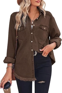 Details zu ausgefranstem Saum und Pattentaschen am braunen Vintage-Langarm-Jeanshemd