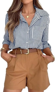 Vista dettagliata della camicia a righe blu da donna con colletto e taschino