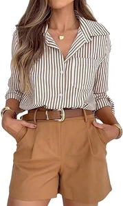 Dettaglio camicia a righe maniche lunghe con tasca sul petto e cintura in cuoio