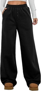 Detail der schwarzen Jogginghose mit hoher Taille, Zierknöpfen und Taschen für Damen