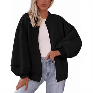 Dames oversized bomberjack in zwart met witte rits en geribbelde manchetten voor casual