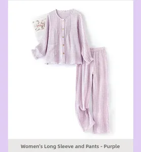 Pyjama femme en gaze de coton à carreaux violets avec détails de volants aux poignets