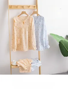 Pyjamas femme en gaze de coton doux avec motifs cerises, carreaux et liens à nouer