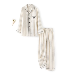 Set pigiama in cotone a righe con camicia a maniche lunghe, pantaloni e ricamo bulldog francese