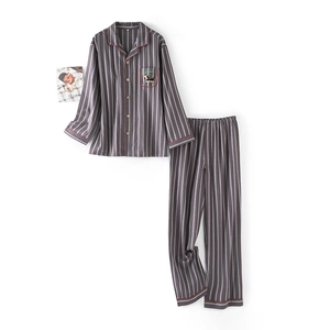 Pigiama a righe in cotone per coppie con maniche lunghe e pantaloni in grigio scuro