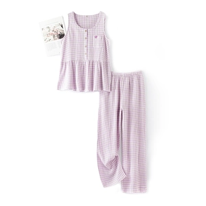 Ensemble pyjama femme en gaze de coton à carreaux violets avec haut sans manches et pantalon