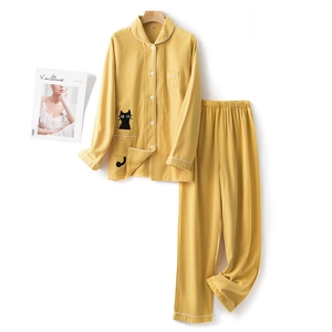 Ingwerfarbenes Baumwoll-Pyjama-Set für Damen mit süßer Katzenstickerei und Paspelierung