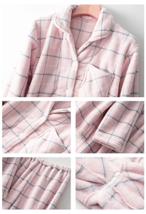 Détails du pyjama en flanelle à carreaux roses montrant le col et les coutures