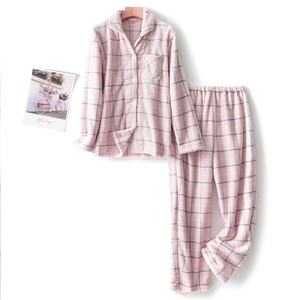Pyjama épais en polaire corail rose à carreaux pour femme avec haut boutonné et pantalon