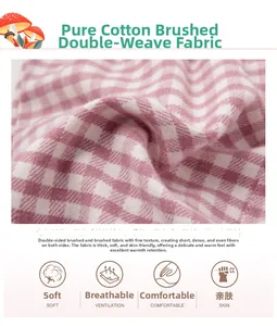 Détail du tissu en coton brossé à carreaux rose montrant une texture douce et veloutée