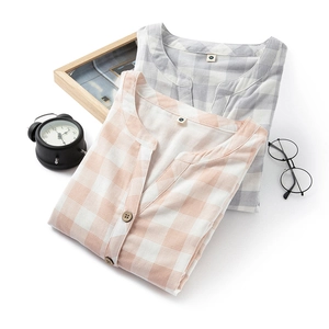 Camicia da notte da donna in cotone a quadri con maniche a 3/4 e scollo a V