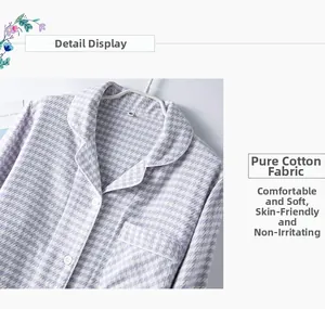 Détail du haut de pyjama en coton violet à motif pied-de-poule avec col et poche