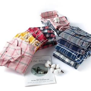 Ensembles de pyjamas en coton à carreaux pour couples, plusieurs coloris pliés