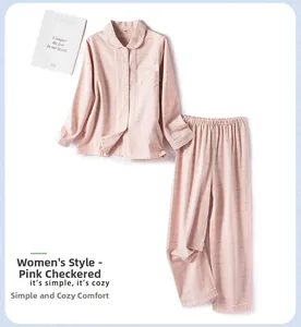 Détail du pyjama en coton brossé à carreaux roses montrant le col et la texture douce