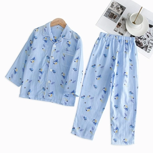 Pyjama enfant en coton bleu avec motif pelleteuse de dessin animé et col à revers