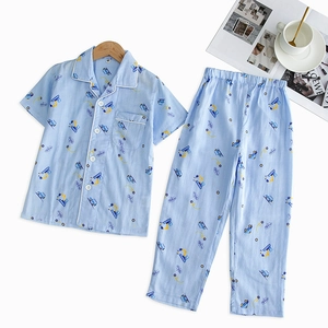 Pyjama enfant en coton bleu avec imprimés pelleteuse et chemise à manches courtes