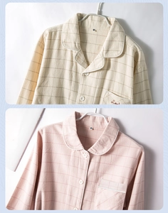 Détail de pyjamas en flanelle de coton à carreaux avec broderie sur la poche en rose et beige