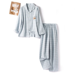 Pyjama à carreaux en coton à manches longues avec broderie d'écureuil et col à revers