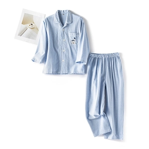Kinder Schlafanzug-Set aus blauer Gingham-Baumwolle mit süßer Hunde-Stickerei am Kragen