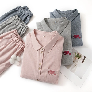 Pyjamas en coton à motif pied-de-poule avec texture gaufrée et broderie de cœur