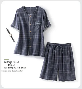Détails du pyjama en coton à carreaux bleu marine avec boutons en bois et cordon serrage