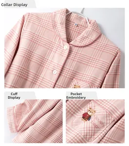 Détail d'un pyjama en coton à carreaux roses avec broderie ours et liserés raffinés