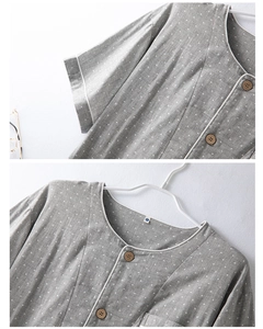 Vue détaillée de pyjama homme en gaze de coton avec boutons en bois et texture du tissu