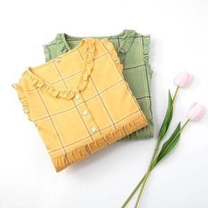 Ärmellose Baumwoll-Pajama-Tops für Damen mit Karomuster und Rüschen in Gelb und Grün