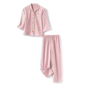 Pyjama enfant à carreaux roses avec manches longues et boutons en forme de fruits
