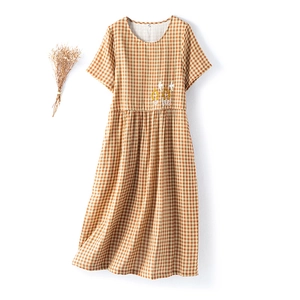 Short-sleeved cotton plaid nightdress with yellow floral bird embroidery and caramel salt pattern