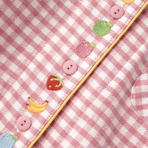 Pyjama enfant en coton gratté à carreaux vichy roses avec broderies de fruits colorées