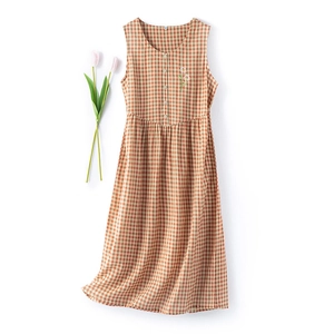 Sleeveless gingham cotton nightdress with daisy embroidery and button-front detail
