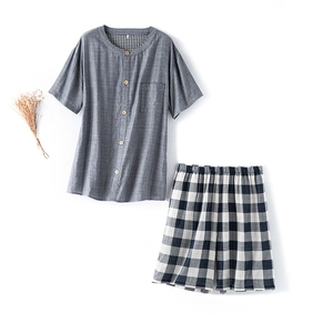 Men's two-piece cotton gauze home suit with grey short-sleeve shirt and plaid shorts