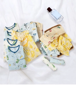 Pyjama pour enfants en gaze de coton doux avec de jolis motifs de dinosaures de dessin animé