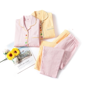 Pyjamas pour enfants en coton à carreaux avec boutons fruits et col à revers doux