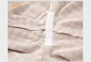 Detailansicht der verstärkten Schrittnaht mit Fischgrätband auf der Baumwoll-Pyjama