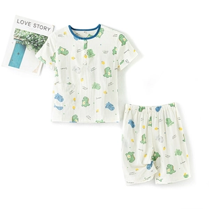 Pyjama enfant en coton blanc avec haut à manches courtes et short à imprimé dinosaure vert
