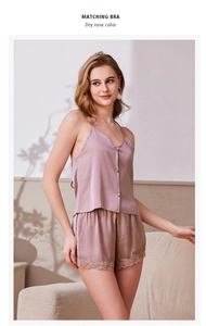 Détails de l'ensemble pyjama satin rose séché avec bordure en dentelle et tissu soyeux