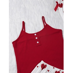 Pyjama femme en coton tricoté avec débardeur rouge côtelé et pantalon cœur