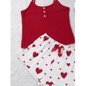 Ensemble pyjama 2 pièces pour femmes avec caraco rouge et short imprimé cœurs