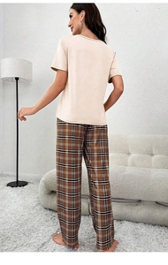 Vue arrière du haut à manches courtes et du pantalon de pyjama à carreaux pour femmes