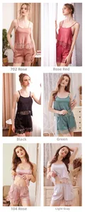 Détails multicolores des ensembles de pyjama en satin de soie avec bordure en dentelle