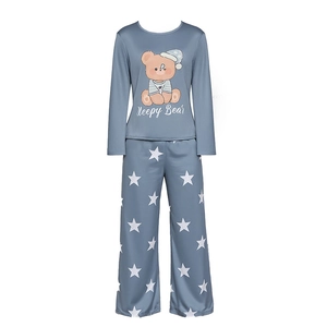 Pyjama deux pièces gris pour femme avec imprimé Sleepy Bear et pantalon étoilé