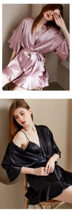 Elegante Satin-Bademäntel für Damen mit Rüschensaum und Glockenärmeln in Rosa und Schwarz