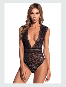 Détail de la dentelle florale complexe et du décolleté en V profond d'un body noir