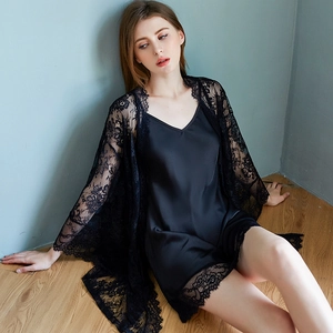 Ensemble nuisette noire en satin et peignoir en dentelle florale avec bordure cil