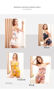 Détail d'ensembles de pyjamas en satin imprimé en blanc, bleu, jaune et vieux rose